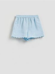 Szorty z lnem - jasnoniebieski. Niebieskie szorty damskie Reserved, l, bez wzorów, z wiskozy. Za 89.99 zł.