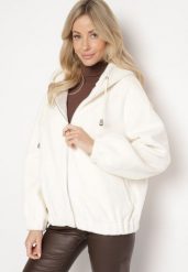 Jasnobeżowa Futrzana Kurtka z Kapturem Sznurkami i Ściągaczami Virinnisa. Brązowe kurtki damskie Born2be, l, z aplikacjami, z futra, z kapturem. Za 229.99 zł.