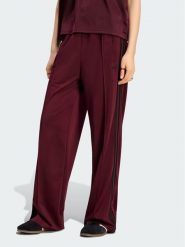 Adidas Spodnie dresowe 159027 Czerwony Loose Fit. Czerwone spodnie dresowe damskie Adidas, xs, bez wzorów, z dresówki. Za 298.99 zł.