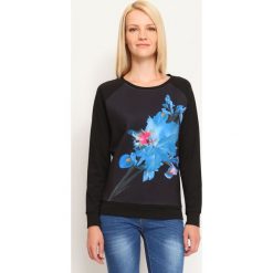 BLUZA NIEROZPINANA DAMSKA W KWIATY, Z NADRUKIEM. Bluzy damskie TROLL. W wyprzedaży za 29.99 zł.