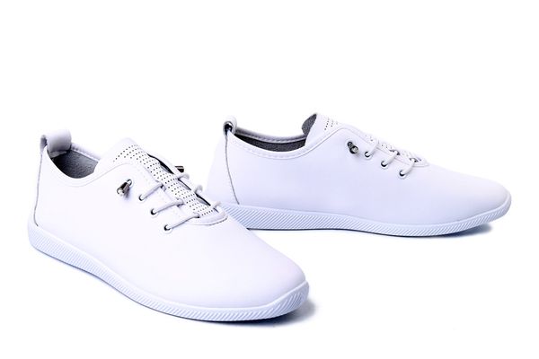 ARTIKER RELAKS 58C0676 white, półbuty damskie. Białe półbuty damskie Artiker Relaks, bez wzorów, ze skóry, bez obcasa, bez zapięcia. Za 148.67 zł.