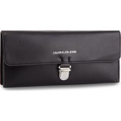 Torebka CALVIN KLEIN JEANS - Sculpted Ew Clutch K40K400723 001. Czarne torebki do ręki damskie Calvin Klein Jeans, z jeansu. Za 399.00 zł.