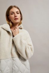 Kurtka teddy beżowa. Brązowe kurtki damskie MOODO, l, bez wzorów, z poliesteru, bez kaptura. W wyprzedaży za 99.99 zł.