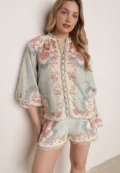 Zielone Letnie Szorty w Stylu Boho z Kwiatowym Motywem i Paskiem Sharoria. Zielone szorty damskie Born2be, na lato, l, bez wzorów, boho. Za 159.99 zł.