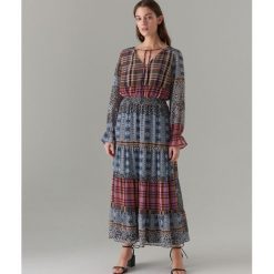 Szyfonowa maxi sukienka we wzory - Czarny. Sukienki damskie marki Mohito. Za 179.99 zł.