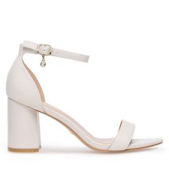 Sandały Lasocki. Białe sandały damskie Lasocki, bez wzorów, bez obcasa, na słupku, bez zapięcia. Za 229.99 zł.