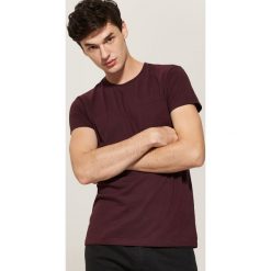 T-shirt basic z kieszonką - Bordowy. Czerwone t-shirty męskie House. Za 35.99 zł.