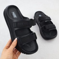 Klapki na rzepy plażowe basenowe czarny Big Star RR274A527. Czarne klapki damskie Big Star, bez wzorów, z materiału, retro, bez obcasa. Za 83.99 zł.