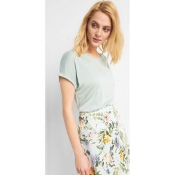 Koszulka z kryształkami. T-shirty damskie marki Orsay. Za 49.99 zł.