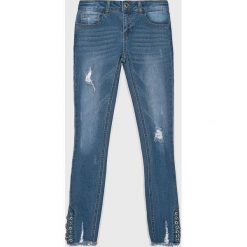 Guess Jeans - Jeansy dziecięce 136-175 cm. Niebieskie jeansy dla dziewczynek Guess Jeans, z bawełny. W wyprzedaży za 129.90 zł.