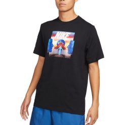 T-Shirt Festival Photo Rozmiar XL Czarny - DQ1065-010. Czarne t-shirty męskie Nike, m, bez wzorów, z bawełny, casualowe, bez kołnierzyka. Za 160.99 zł.