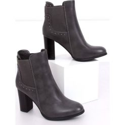 Botki klasyczne na obcasie szare 88097 Grey. Szare botki damskie ButyModne, ze skóry ekologicznej, klasyczne, bez obcasa, na obcasie, bez zapięcia. W wyprzedaży za 109.00 zł.