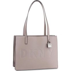Torebka DKNY - Commuter-Lg Tz Tote R83AA667 Warm Gray WG5. Szare torebki do ręki damskie DKNY, ze skóry. Za 1,069.00 zł.