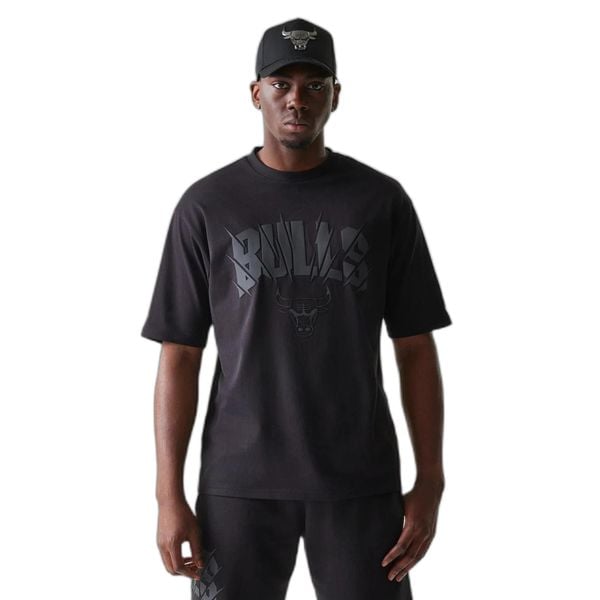T-shirt oversize New Era NBA Chicago Bulls. Czarne t-shirty męskie New Era, s, bez wzorów, z dresówki, sportowe, bez kołnierzyka. Za 152.00 zł.