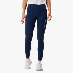 Długie legginsy treningowe damskie Swedemount Core Pocket Tights szybkoschnące. Niebieskie legginsy sportowe damskie SWEDEMOUNT, bez wzorów, z tkaniny, długie, do biegania. W wyprzedaży za 125.00 zł.