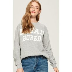 Bluza z napisem - Jasny szar. Bluzy damskie marki Sinsay. W wyprzedaży za 29.99 zł.