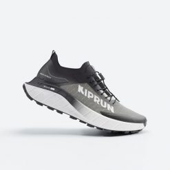 Buty do biegania w terenie Kiprun Race Ultra 2. Czarne buty sportowe męskie KIPRUN, z kauczuku, bez zapięcia, do biegania. Za 599.99 zł.
