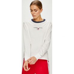 Tommy Jeans - Bluzka. Szare bluzki damskie Tommy Jeans, z bawełny, casualowe, z okrągłym kołnierzem. Za 179.90 zł.