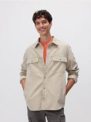 Denimowa koszula regular fit - jasnoszary. Szare koszule męskie Reserved, l, bez wzorów, z denimu, bez kołnierzyka, bez ramiączek. W wyprzedaży za 99.99 zł.