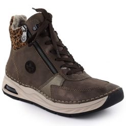 Botki damskie z panterką brązowe Rieker 44565-25. Brązowe botki damskie Rieker, ze skóry ekologicznej, bez obcasa, bez zapięcia. Za 399.00 zł.
