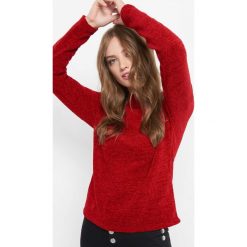 Lekki sweter z półgolfem. Czerwone swetry damskie Orsay, z dzianiny, z golfem. Za 69.99 zł.