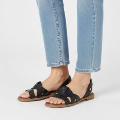 Sandały damskie Armodo, cholewka skóra naturalna płaski fason krzyżujące się paski otwarty nosek niski obcas klasyczna podeszwa, czarny, 40476. Czarne sandały damskie Armodo, bez wzorów, ze skóry, bez obcasa, na obcasie, bez zapięcia. Za 309.00 zł.