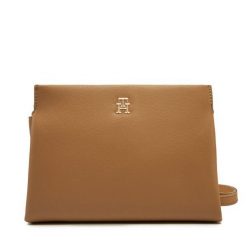Torebka Tommy Hilfiger. Brązowe listonoszki damskie Tommy Hilfiger, bez wzorów, bez dodatków. Za 299.99 zł.