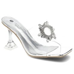 Srebrne Klapki Sca'viola Eleganckie Buty Damskie. Szare klapki damskie Sca'viola, z aplikacjami, eleganckie, bez obcasa, na obcasie. Za 299.00 zł.