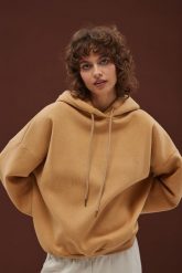 Bluza typu oversize z ociepleniem w kolorze DARK BISQUIT - AMBERLY-UNI. Brązowe bluzy damskie Marsala, m, bez wzorów, z bawełny, bez kaptura. Za 299.90 zł.