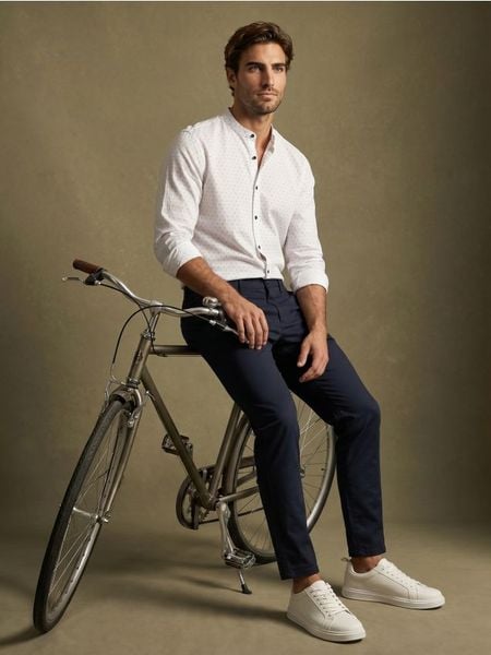 Wzorzysta koszula slim fit - biały. Białe bluzki z długim rękawem męskie Sinsay, l, bez wzorów, bez kołnierzyka, bez ramiączek. Za 49.99 zł.