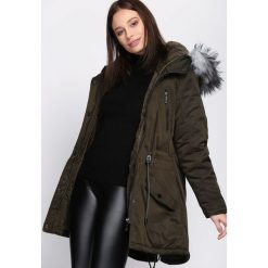 Ciemnozielona Kurtka Guided. Zielone kurtki damskie Born2be, na jesień. Za 279.99 zł.