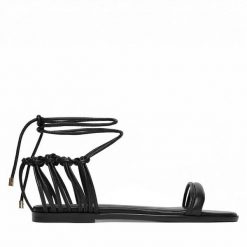 Sandały Patrizia Pepe. Czarne sandały damskie Patrizia Pepe, bez wzorów, bez obcasa, na płaskiej podeszwie, bez zapięcia. Za 919.99 zł.