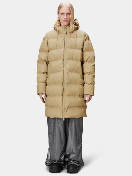 Rains Kurtka zimowa 15130 Beżowy Regular Fit. Brązowe kurtki damskie Rains, na zimę, l, bez wzorów, z syntetyku, bez kaptura. Za 1,689.00 zł.