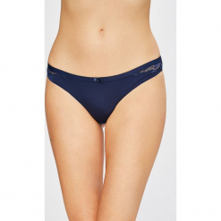 Triumph - Stringi Sexy Angel Spotlight. Różowe stringi damskie Triumph, z elastanu. W wyprzedaży za 49.90 zł.