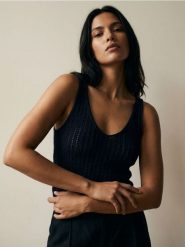 Prążkowana bluzka na ramiączkach - granatowy. Niebieskie bluzki damskie Sinsay, l, bez wzorów, prążkowane, bez kołnierzyka, bez ramiączek. Za 29.99 zł.