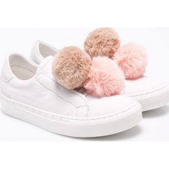 Tamaris - Buty. Czarne obuwie sportowe damskie Tamaris, bez wzorów, z materiału. W wyprzedaży za 179.90 zł.
