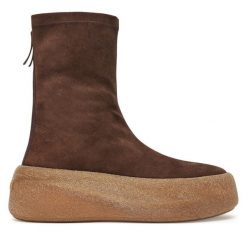 Botki Vic Matié. Brązowe botki damskie Vic Matié, bez obcasa, na koturnie, bez zapięcia. Za 1,659.00 zł.