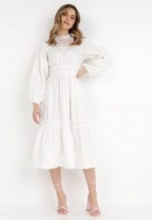 Biała Sukienka Hekala. Białe sukienki damskie Born2be, na imprezę, l, z aplikacjami, z koronki, bez kołnierzyka, bez ramiączek, midi, dopasowane. Za 229.99 zł.