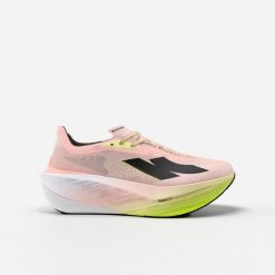 Buty do biegania damskie Kiprun Kipstorm Tempo. Czerwone obuwie sportowe damskie KIPRUN, bez wzorów, do biegania. Za 599.99 zł.