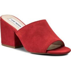 Klapki STEVE MADDEN - Dalis Sandal 91000920-10003-03001 Red. Klapki damskie marki Steve Madden. W wyprzedaży za 259.00 zł.