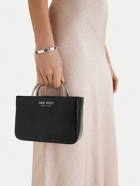 Nine West Torebka CEO-Astor Vibe-KY323-1 Czarny. Czarne torebki do ręki damskie Nine West, bez wzorów, z materiału, bez dodatków. Za 126.99 zł.