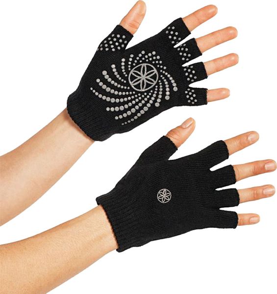 Gaiam Rękawiczki damskie czarne r . uniwersalny. Czarne rękawiczki damskie Gaiam, bez wzorów, sportowe. Za 95.99 zł.