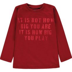 Koszulka w kolorze czerwonym. Czerwone t-shirty dla chłopców marki Kanz, z nadrukiem, z bawełny, z długim rękawem. W wyprzedaży za 19.95 zł.