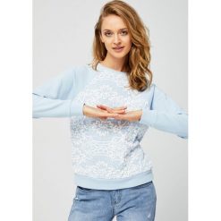 Modna bluza z motywem koronki. Niebieskie bluzy damskie MOODO, l, bez wzorów, z bawełny, bez kaptura. Za 39.99 zł.