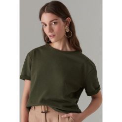 Koszulka z dresowej dzianiny - Khaki. Brązowe t-shirty damskie Mohito, m, bez wzorów, z dresówki, bez kołnierzyka. W wyprzedaży za 19.99 zł.