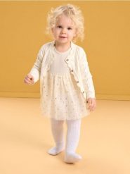 Body-sukienka niemowlęca z tiulową spódniczką w kropki - kremowy. Białe sukienki niemowlęce Sinsay, bez wzorów, z tiulu, bez ramiączek. Za 25.99 zł.