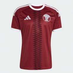 Koszulka domowa Katar 26. Czerwone koszulki sportowe męskie Adidas, l, bez wzorów, z dzianiny, bez kołnierzyka, bez ramiączek, do piłki nożnej, climacool (adidas). Za 439.00 zł.