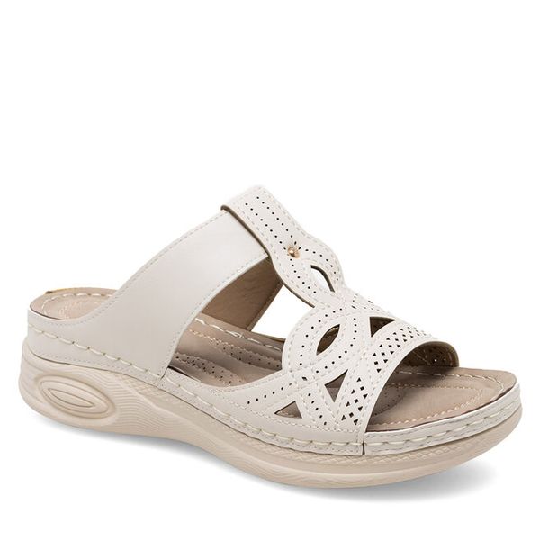 Klapki Clara Barson. Brązowe klapki damskie Clara Barson, bez wzorów, bez obcasa. Za 61.99 zł.