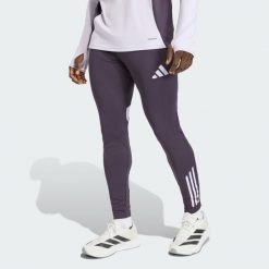 Spodnie Manchester United Tiro 25 Competition Training. Czarne spodnie sportowe męskie Adidas, bez wzorów, do piłki nożnej. Za 358.00 zł.