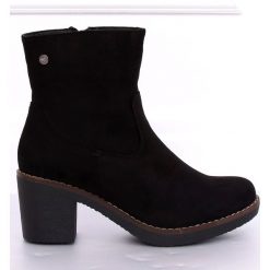 Botki na kauczukowym obcasie czarne 8B852 Black. Czarne botki damskie ButyModne, z kauczuku, eleganckie, bez obcasa, bez zapięcia. W wyprzedaży za 129.00 zł.